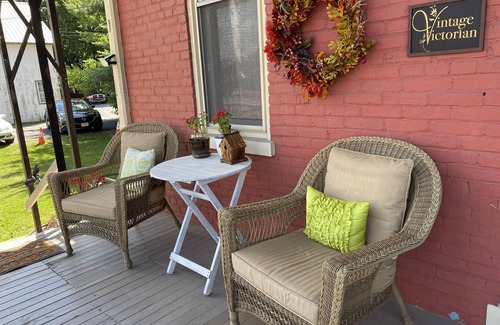 Rohrerstown Apartment | Charming and unique 1 bedroom Victorian Apartment