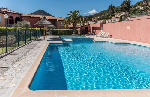 Theoule-Superieur Apartment | Charming apartment for 2 persons in quiet location, sea view, communal pool