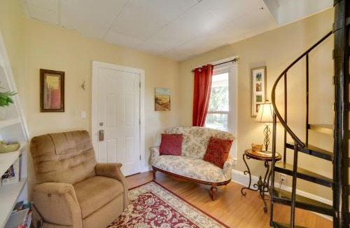 Geneva-on-the-Lake Apartment | Charming Apartment On The Strip By Lake Erie!
