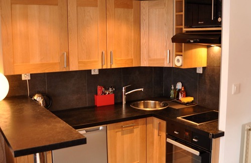 Les Deux Alpes Apartment | Charming apartment at the foot of the slopes. South-facing balcony. Private parking lot