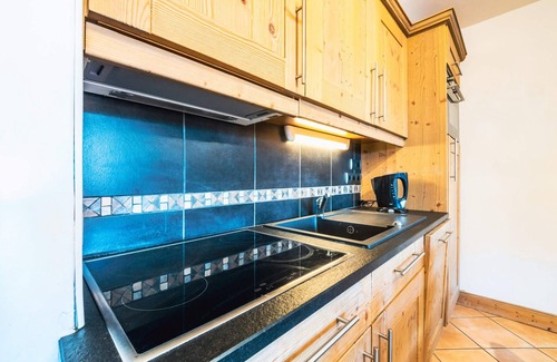 Les Almes Apartment | Charming Apartment · Close to Slopes · Balcony · Wi-Fi · Parking · 6 People