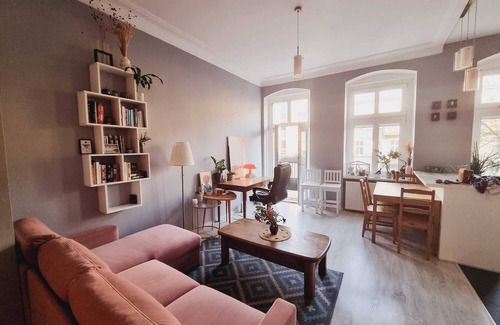 Psie Pole Apartment | Charming apartment full of plants near the river/large, 4 people/Well equipped