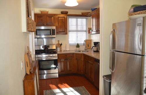 Town of Ramapo Cottage | Charming Apartment - Hike from your doorstep