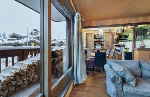 Courchevel Apartment | Charming Apartment in Courchevel 1850 with Fireplace and Parking