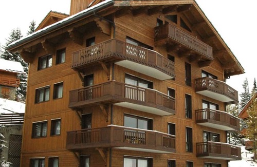 Courchevel Apartment | Charming Apartment in Courchevel 1850 with Fireplace and Parking