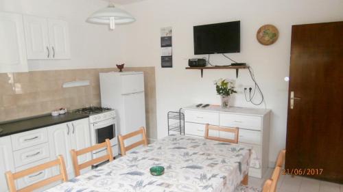 Gdinj Apartment | Charming Apartment in Gdinj + Garden