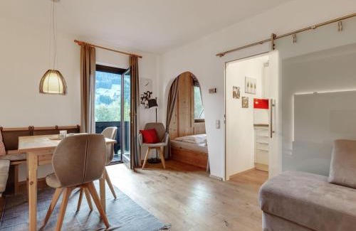 Jochberg Apartment | Charming Apartment in Jochberg with Balcony