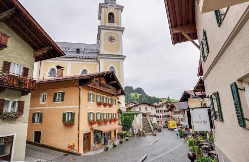 Jochberg Apartment | Charming Apartment in Jochberg with Balcony