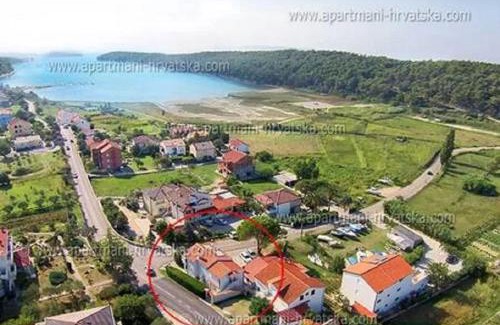 Suha Punta Apartment | Charming apartment in Kampor with private garden - 28 m²
