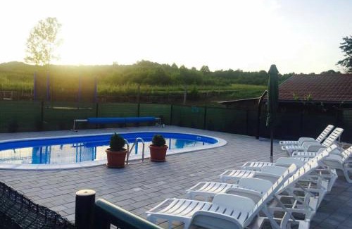 Rakovica Apartment | Charming apartment in Rakovica with shared pool - 35 sqm