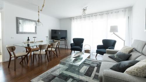 Parque das Nacoes Apartment | Charming Apartment with Balcony & Pool