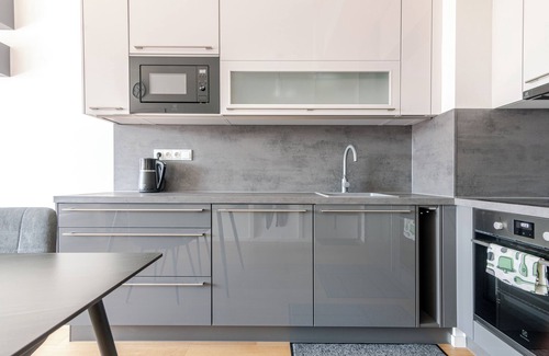 Holesovice Apartment | Charming Apartment with AC, Balcony and Parking in lovely Prague