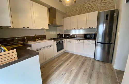 Pontaillac Apartment | Charming Apartment with Terrace, 200m from Beach, Sleeps 5