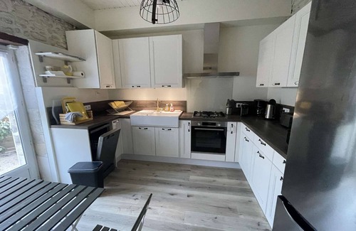 Pontaillac Apartment | Charming Apartment with Terrace, 200m from Beach, Sleeps 5