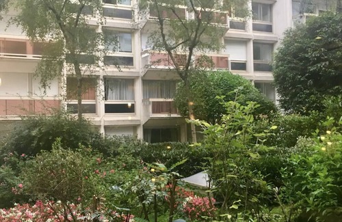 Quartier de l'Ecole-Militaire Apartment | Charming Appartment in the Heart of Paris