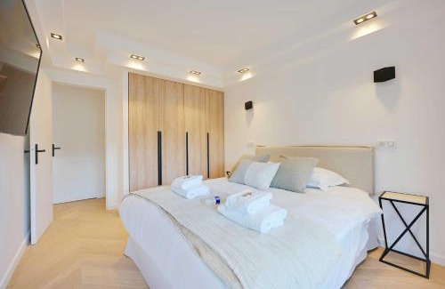 Suresnes Apartment | Charming Apt with AC & balcony
