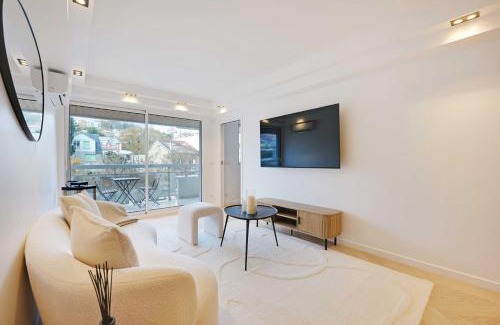 Suresnes Apartment | Charming Apt with AC & balcony