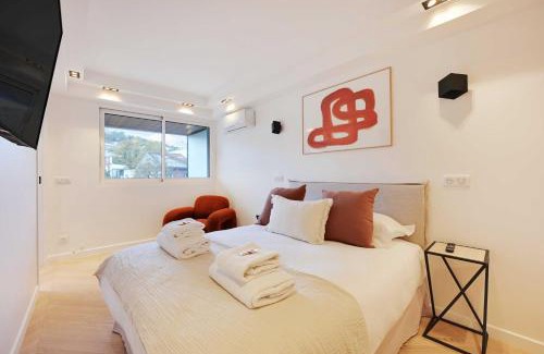 Suresnes Apartment | Charming Apt with AC & balcony