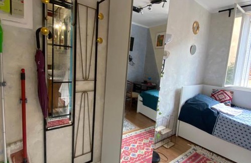 Republique–Point-du-Jour Apartment | Charming Arty Studio