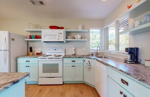 Brookings House | Charming Ashberry by the Sea