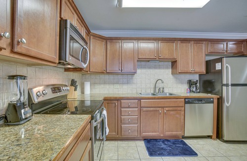 Mid City South Condo | Charming Baton Rouge Retreat w/ Community Pool!