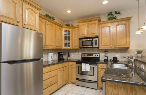 South Padre Island Apartment | Charming Beach Getaway! 2bd/2ba with a pool and just a block from the Beach!