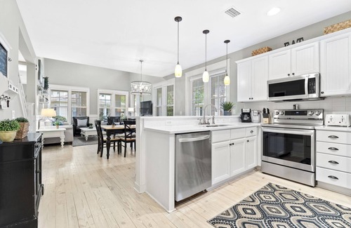 Laurel Grove House | Charming Beach Cottage with 2 GOLF CARTS! Near Beach, Pool, Beach Tram, Wharf