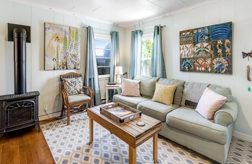 Seaside Cottage | Charming Beach Cottage w/Deck, Gas Fireplace, Firepit, Free WiFi, Cable, & More