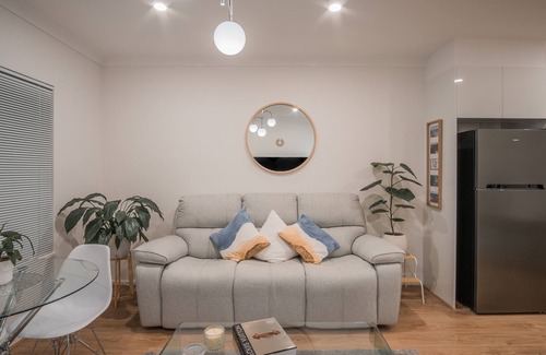 Henley Beach House | Charming beach shack in Henley Beach perfect for a peaceful getaway by the ocean
