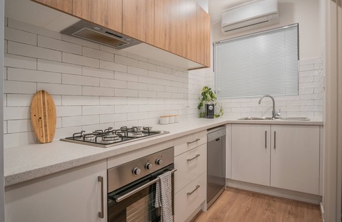 Henley Beach House | Charming beach shack in Henley Beach perfect for a peaceful getaway by the ocean