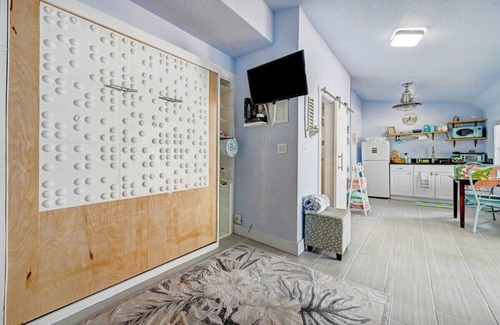 Horton Shores Apartment | Charming Beachside Studio w/Pool, Hot Tub, Walk to Flagler Ave & Beach