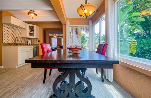 Indian Shores Villa | CHARMING BEACH VILLA-HUGE ROOFTOP DECK-600 FEET FROM THE BEACH