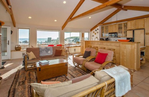Stinson Beach House | Charming Beachfront Home in Seadrift