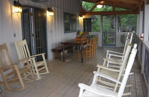Unaka Cottage | Charming Bear Paw Cabin with Spectacular View of Lake Hiwassee
