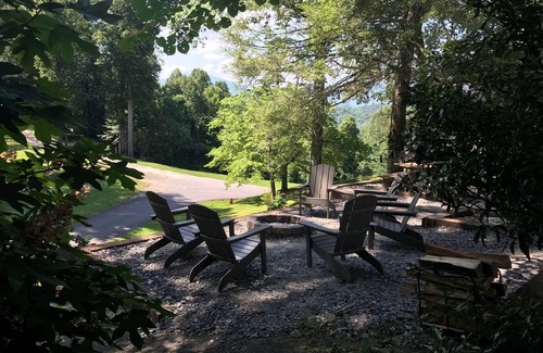 Unaka Cottage | Charming Bear Paw Cabin with Spectacular View of Lake Hiwassee