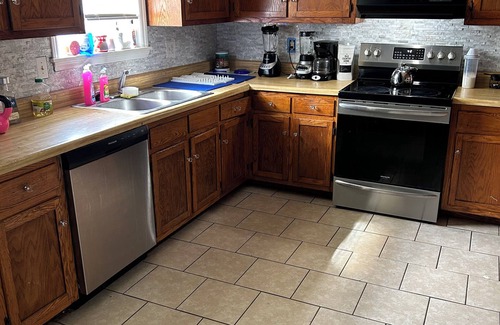 Murfreesboro House | Charming Bedroom in Murfreesboro with WiFi, fitness equipment