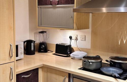 The Westside Apartment | Charming Birmingham Apartment With Mini Balcony and Wifi With a Free Parking