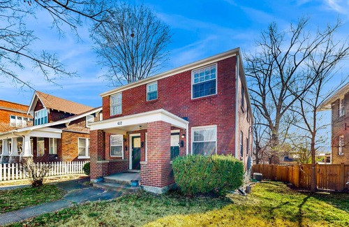 Historic Edgefield House | Charming brick townhome near downtown & golf with central AC - snowbird-friendly