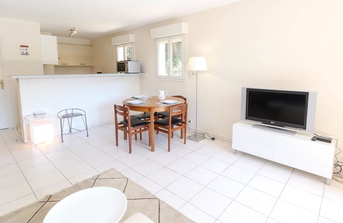 Le Cannet Apartment | Charming & bright flat with AC, Garden 300m² and Closed Garage - BENAKEY