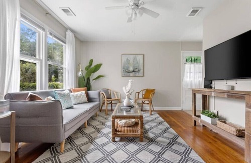 North Charleston House | Charming Buist Bungalow: walking distance to downtown Park Circlen