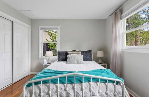 North Charleston House | Charming Buist Bungalow: walking distance to downtown Park Circlen