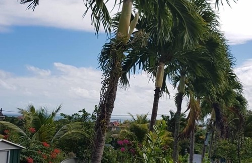 Sainte-Rose House | Charming bungalow located between sea and mountains