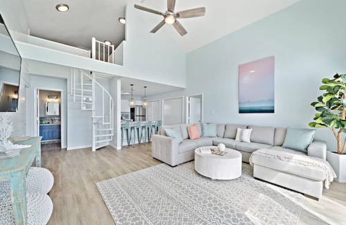 Isla Del Sol House | Charming Bungalow Steps from the Beach w/Fire Pit