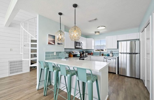Isla Del Sol House | Charming Bungalow Steps from the Beach w/Fire Pit