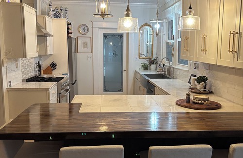Columbia House | Charming Bungalow, convenience of downtown, yet a tranquil quiet neighborhood