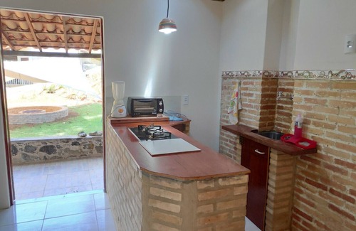 Parafuso House | Charming chalet with rustic barbecue