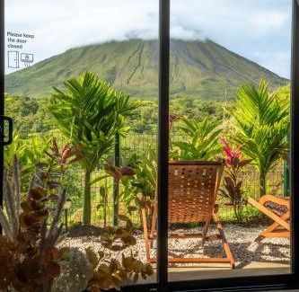 Arenal Hot Springs House | Charming Cabin In La Fortuna Whot Tub Brand New!