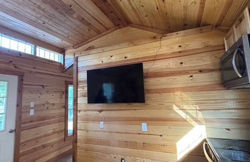 Ferndale Cabin | Charming cabin in St. Charles, AR just 600 yards from the boat ramp