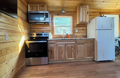 Ferndale Cabin | Charming cabin in St. Charles, AR just 600 yards from the boat ramp
