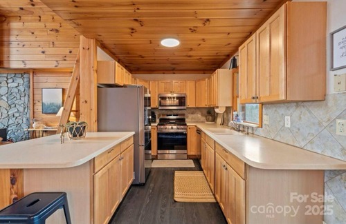 Lake Toxaway Cabin | Charming cabin in beautiful Lake Toxaway land of the waterfalls & trails!